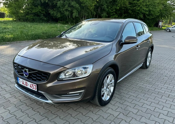 Volvo V60 Cross Country cena 55900 przebieg: 225000, rok produkcji 2015 z Puławy małe 742